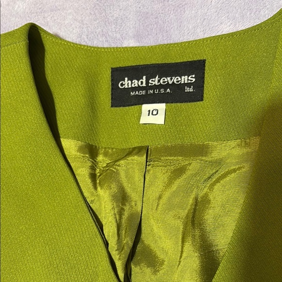 Vibrant Green Tailored Blazer with Notched Lapels - Picture 2 of 8